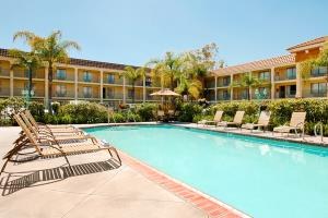 CORTONA INN & SUITES ANAHEIM RESORT photo 2