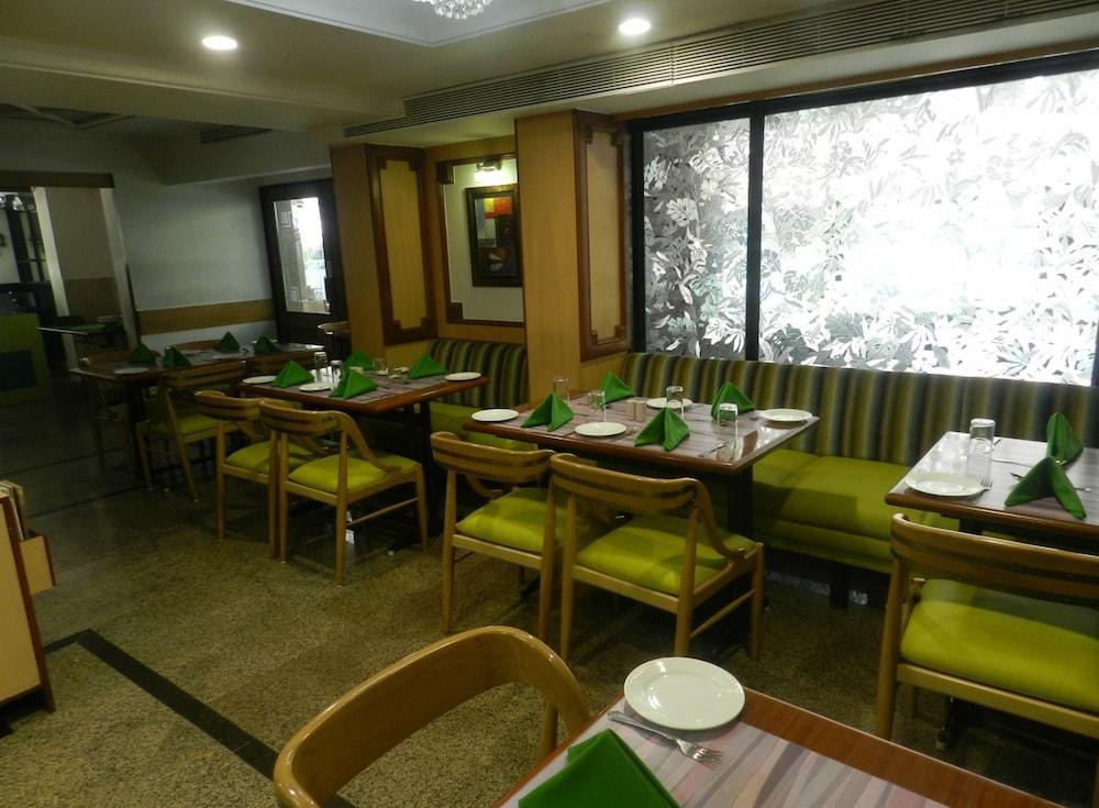 The Emerald Hotel & Services Apartments photo 3