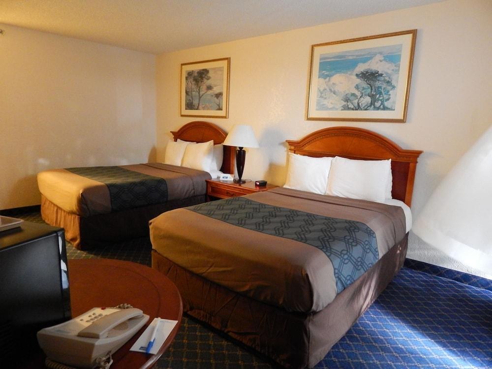 North Miami Beach Gardens Inn & Suites photo 3