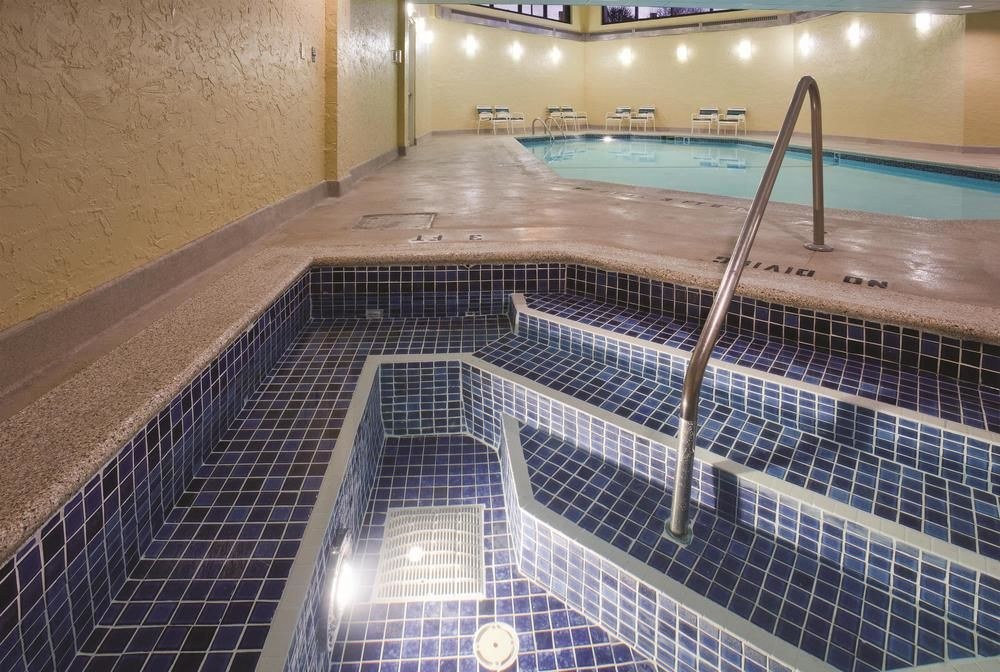 LA QUINTA INN & SUITES BLOOMINGTON WEST 2011