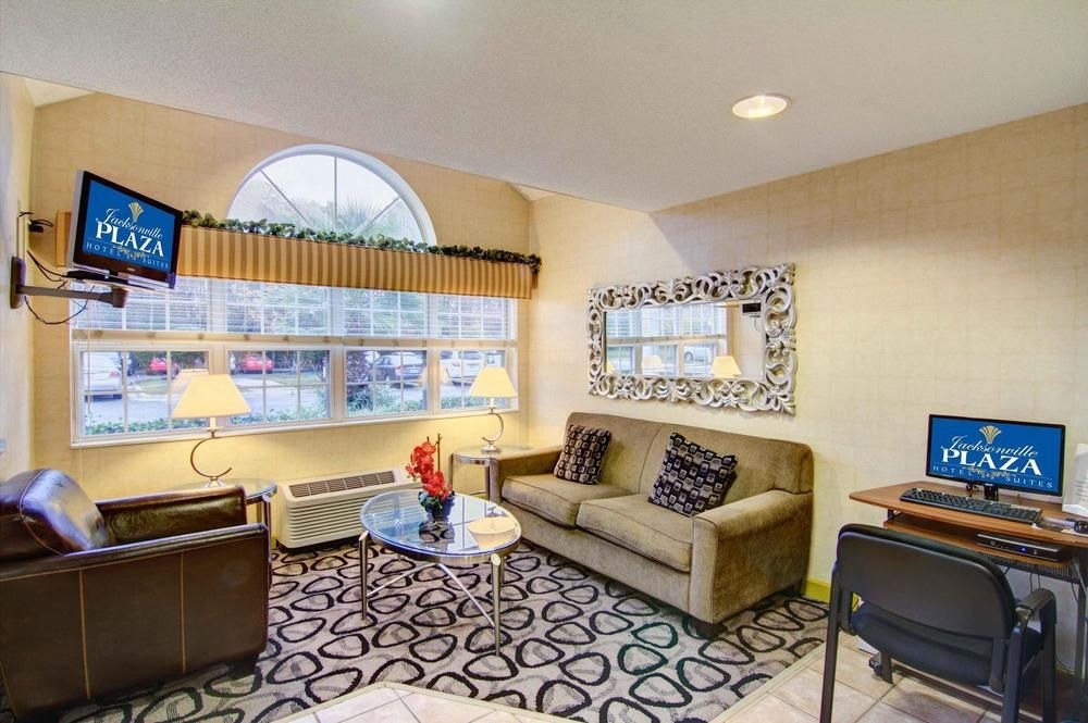 JACKSONVILLE PLAZA HOTEL & SUITES photo 1