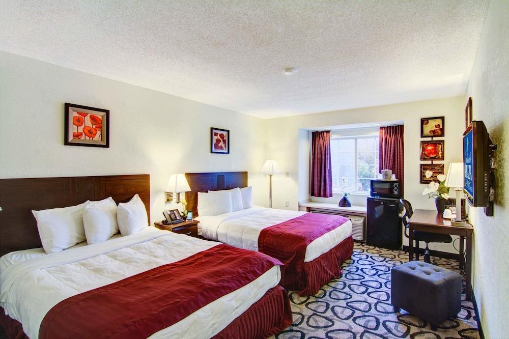 JACKSONVILLE PLAZA HOTEL & SUITES photo 2