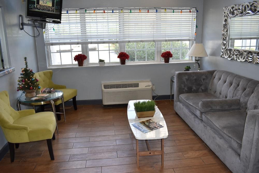 JACKSONVILLE PLAZA HOTEL & SUITES photo 4