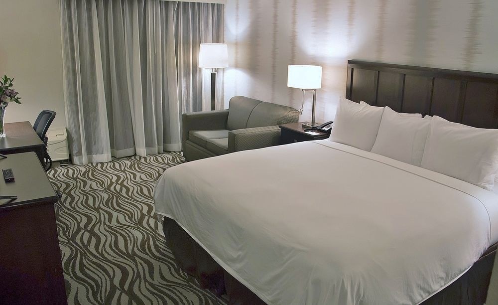 RADISSON HOTEL FORT WORTH NORTH-FOSSIL CREEK