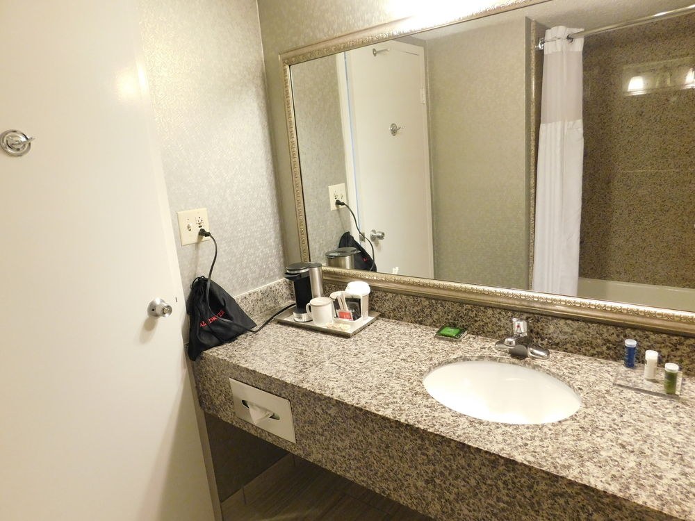 RADISSON HOTEL FORT WORTH NORTH-FOSSIL CREEK photo 1