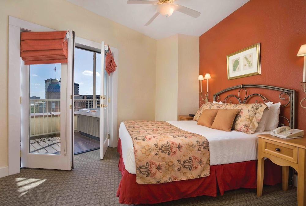 RIVERSIDE SUITES photo 4