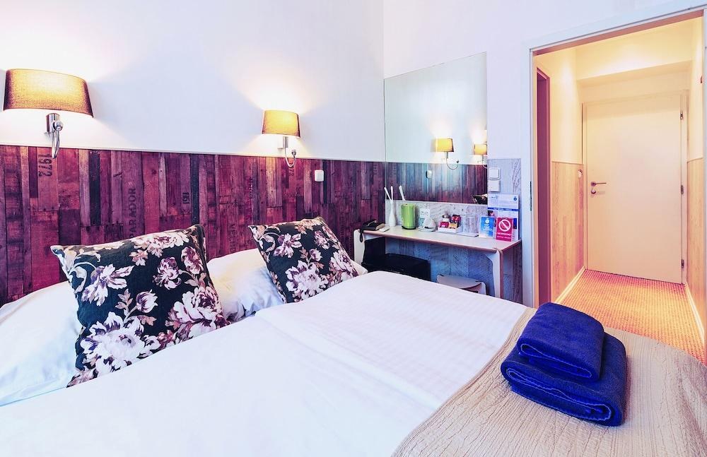 ROYAL COURT HOTEL photo 2