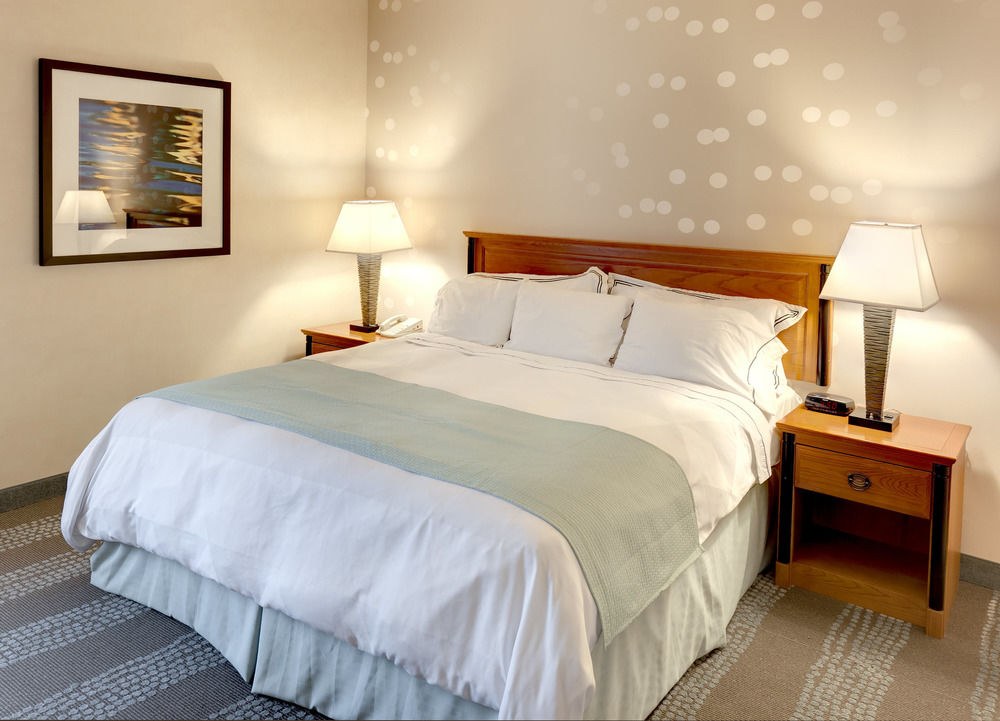 RADISSON HOTEL & SUITES FALLSVIEW