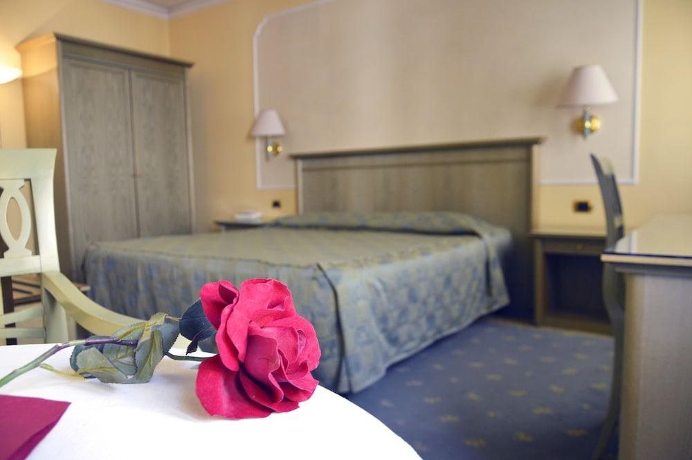 HOTEL DONATELLO photo 2