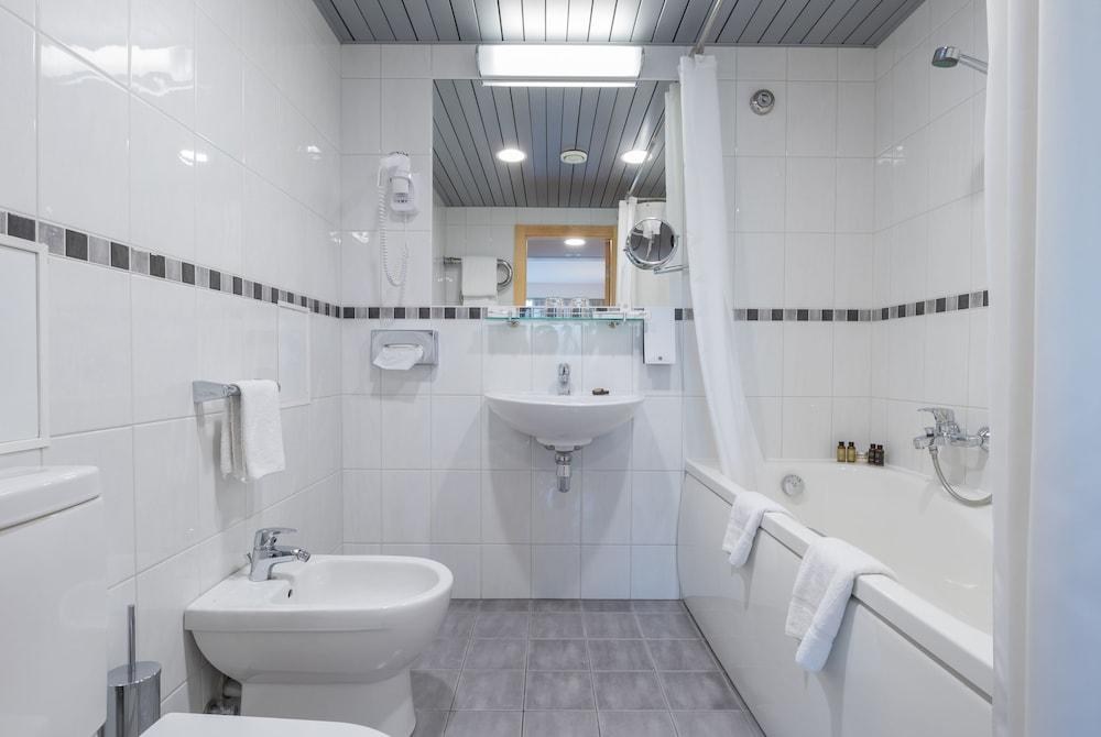Riga Islande Hotel with FREE parking photo 2