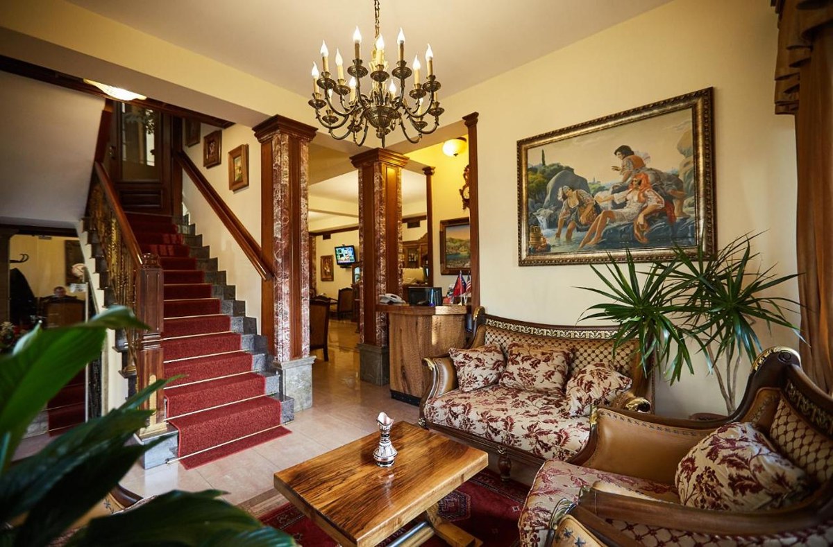 HOTEL BRILANT ANTIK
