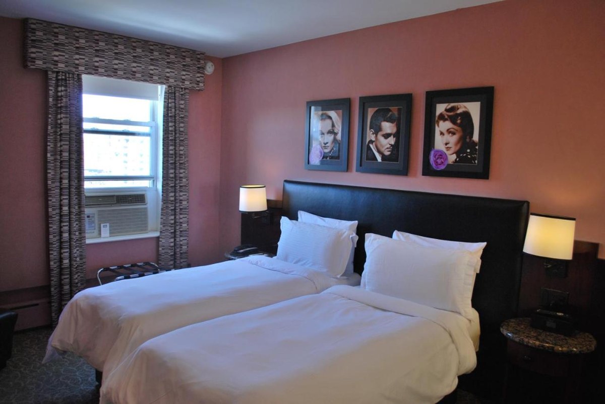 WASHINGTON SQUARE HOTEL