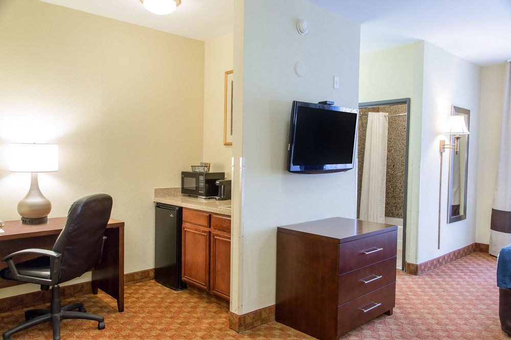 COMFORT SUITES NORTH FOSSIL CREEK