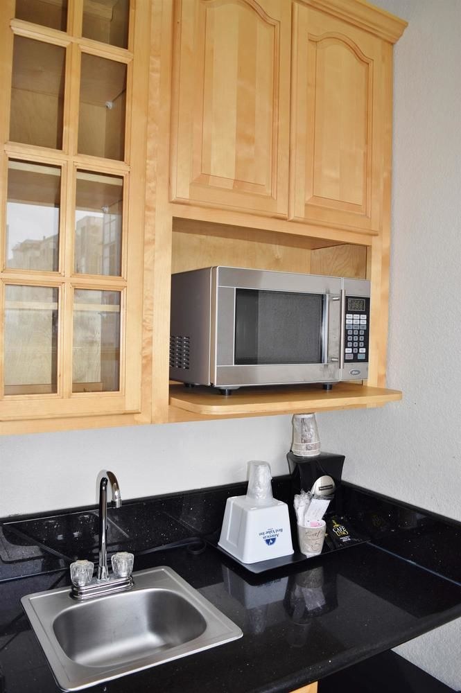 AMERICAS BEST VALUE INN & SUITES - SOMA photo 1