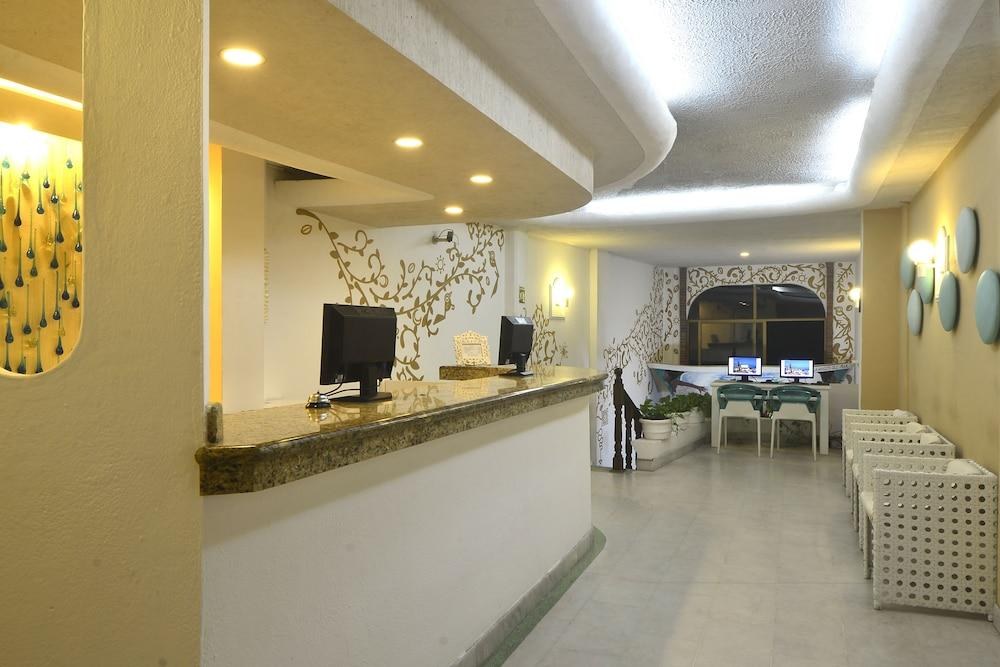 EMPERADOR VALLARTA BEACHFRONT HOTEL & SUITES photo 4