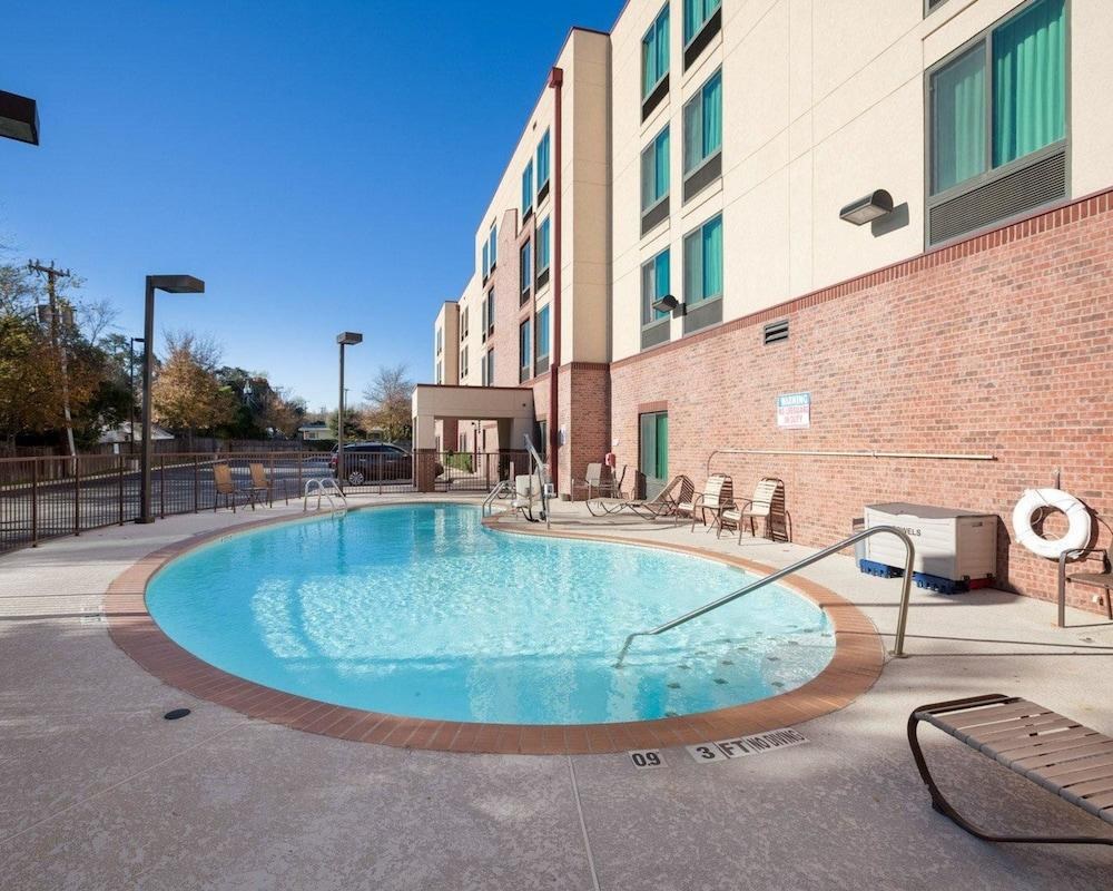 COMFORT INN & SUITES AIRPORT SAN ANTONIO photo 3