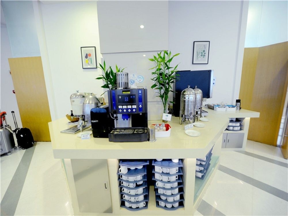 HOLIDAY INN EXPRESS ZHABEI photo 1