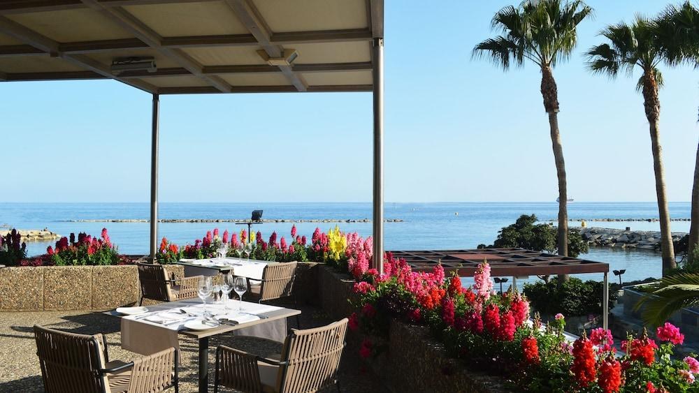 CROWNE PLAZA LIMASSOL photo 2