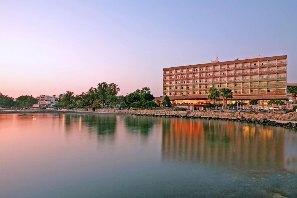 CROWNE PLAZA LIMASSOL photo 3