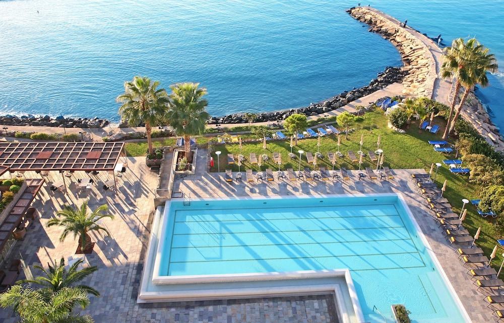 CROWNE PLAZA LIMASSOL photo 4