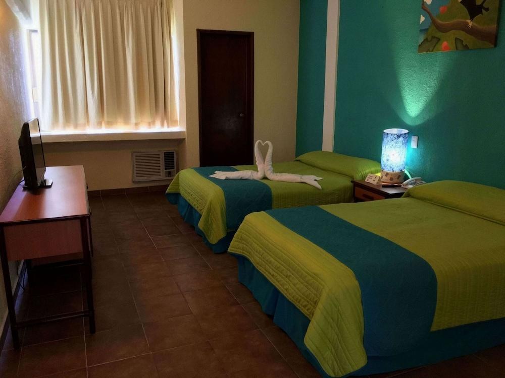 HOTEL PLAZA COZUMEL photo 2