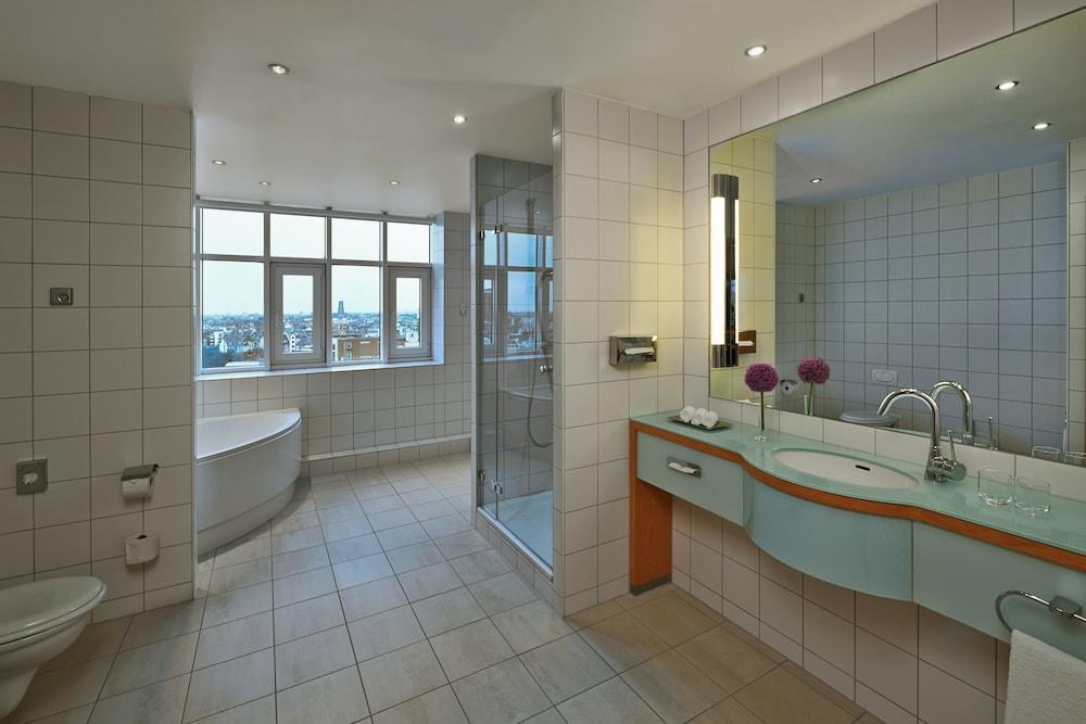 Hilton Cologne photo 2