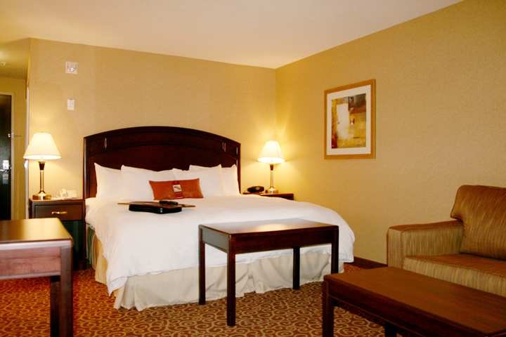 Hampton Inn & Suites by Hilton Edmonton Intl Airport photo 2
