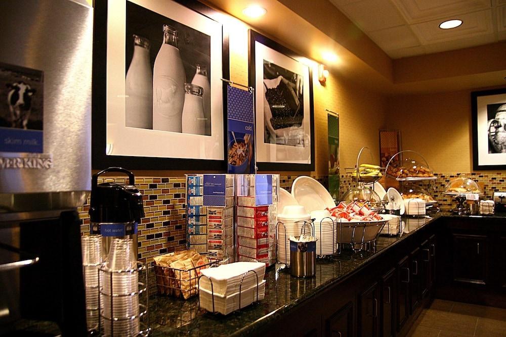 Hampton Inn & Suites by Hilton Edmonton/West photo 2