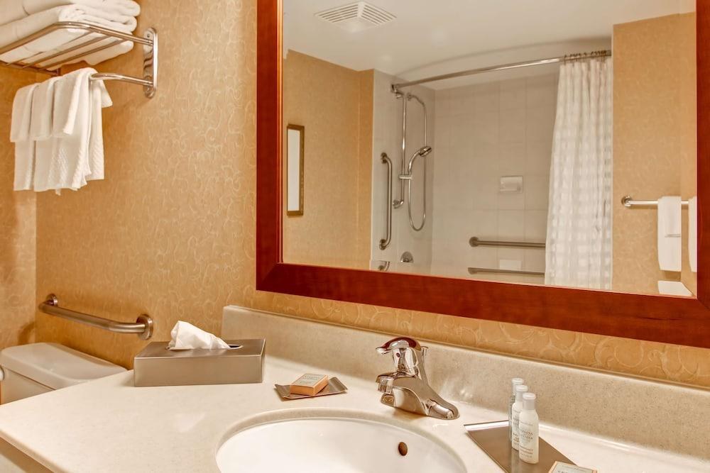 DoubleTree Fallsview Resort & Spa by Hilton - Niagara Falls photo 2