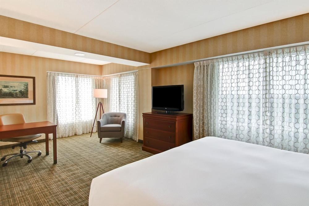 DoubleTree Fallsview Resort & Spa by Hilton - Niagara Falls photo 4