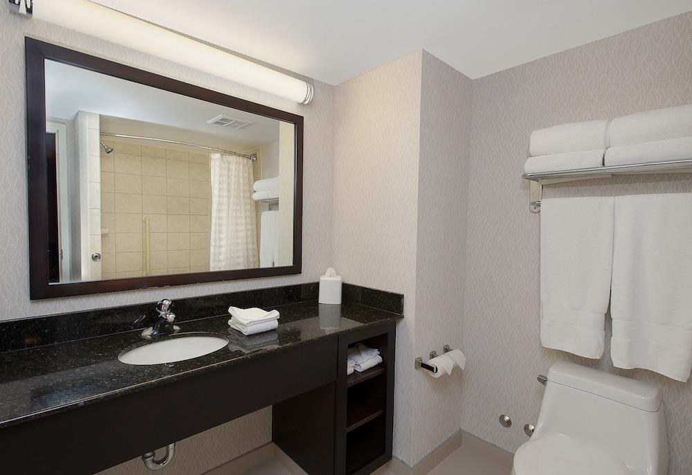 Embassy Suites by Hilton Niagara Falls Fallsview photo 4