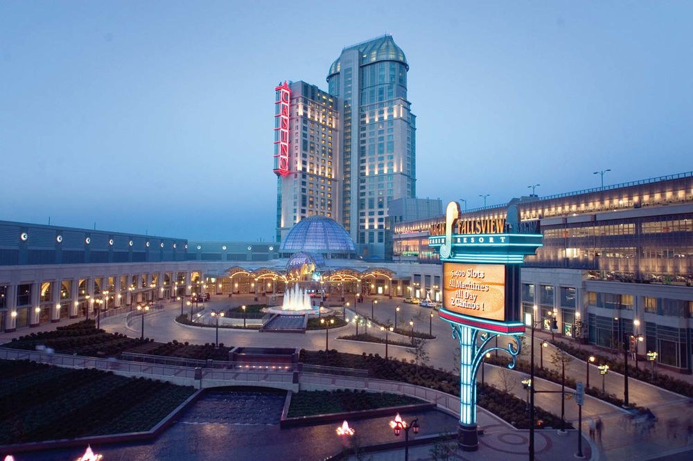 Hilton Niagara Falls/Fallsview Hotel & Suites