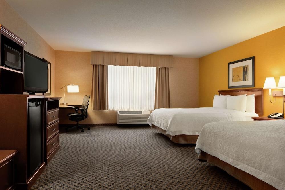 Hampton Inn & Suites by Hilton Langley-Surrey photo 2