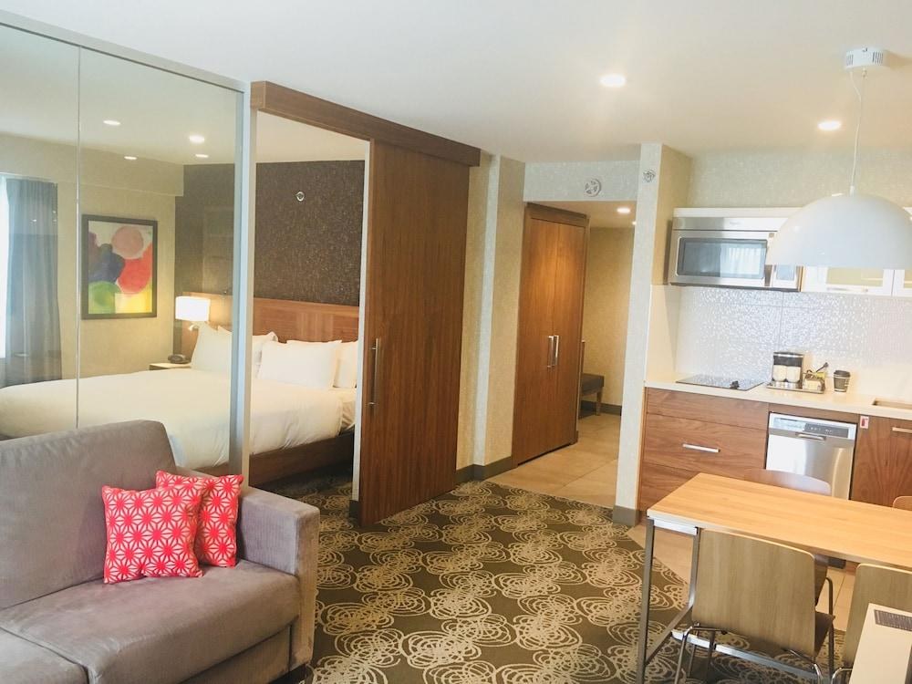 Hilton Montreal/Laval photo 2