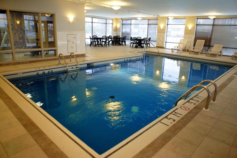 Hampton Inn & Suites by Hilton Laval photo 2