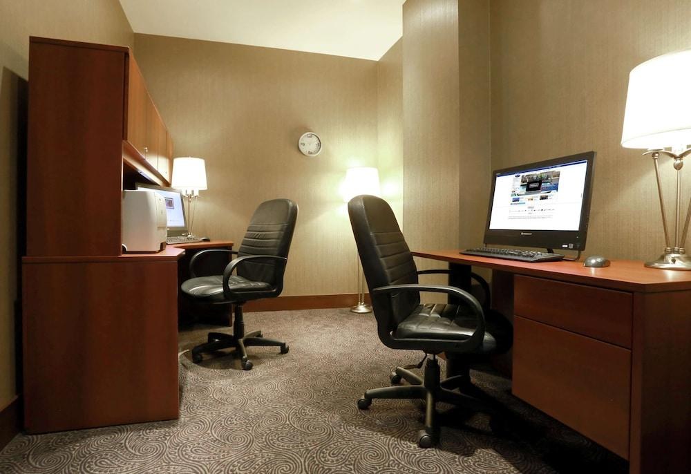 Hampton Inn & Suites by Hilton Laval photo 3