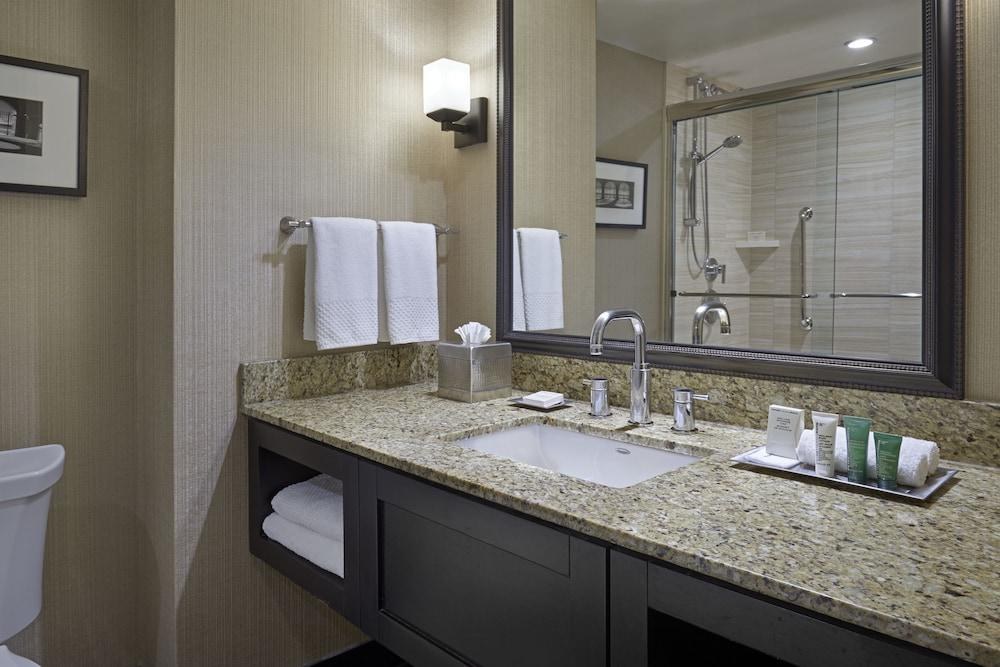 Hilton Toronto photo 3