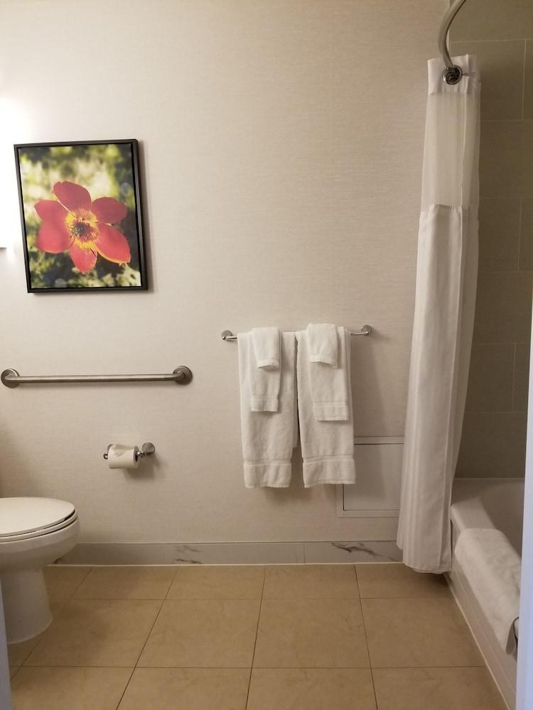 Hilton Garden Inn Montreal Airport photo 2