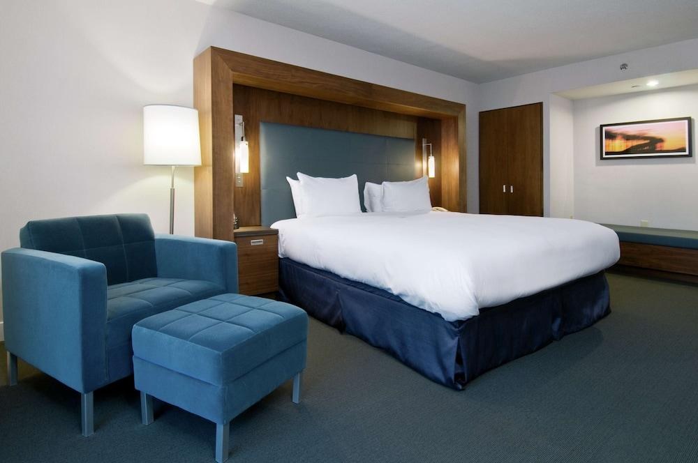 Hilton Toronto Airport Hotel & Suites photo 4