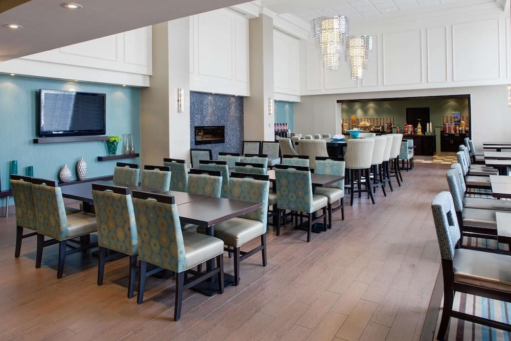 Hampton Inn & Suites by Hilton Toronto Airport photo 4