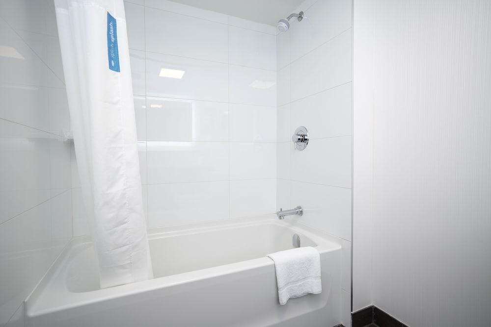 Hampton Inn & Suites by Hilton Vancouver-Downtown photo 2