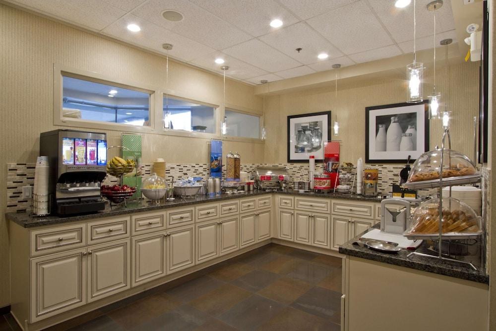 Hampton Inn by Hilton Vancouver-Airport/Richmond photo 2