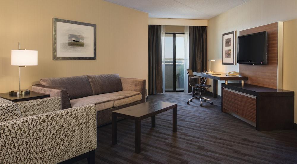 Hilton Winnipeg Airport Suites photo 3