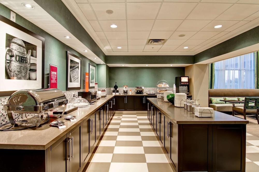 Hampton Inn by Hilton London photo 4