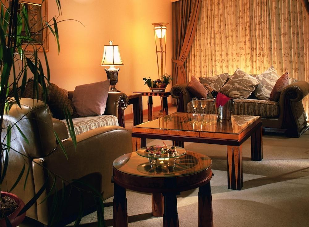 Hilton Alexandria Green Plaza photo 2