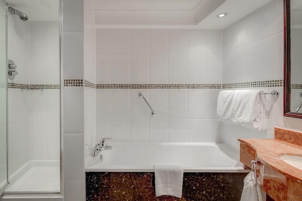 Hilton Birmingham Metropole photo 3