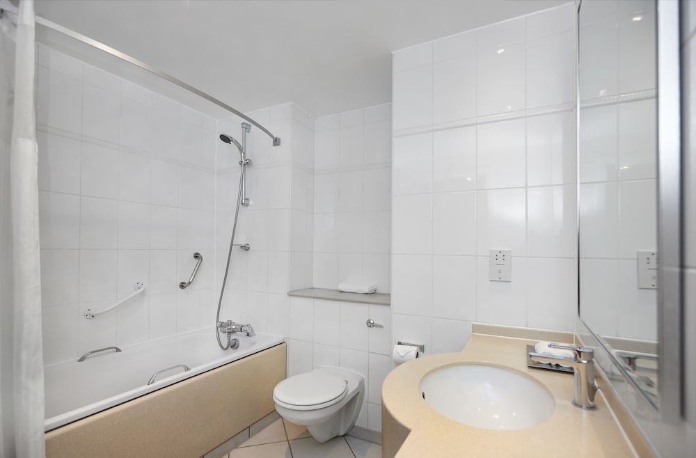 DoubleTree by Hilton Bristol North photo 1