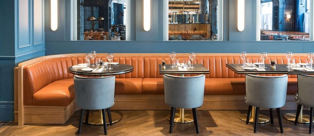 The Trafalgar St. James London, Curio Collection by Hilton photo 2