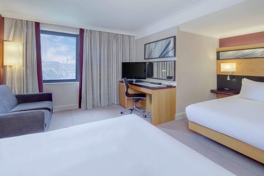 DoubleTree by Hilton Manchester Airport photo 3