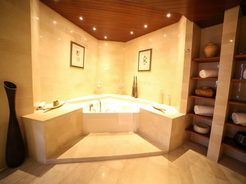 Hilton Kuwait Resort photo 3